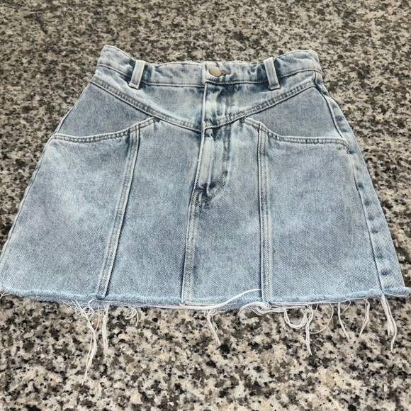 H&M Women’s Size 0 Light Wash Denim Jean Mini Skirt w/ Pockets, Great Condition - Picture 1 of 4